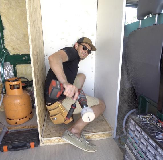 Building cheap DIY camper