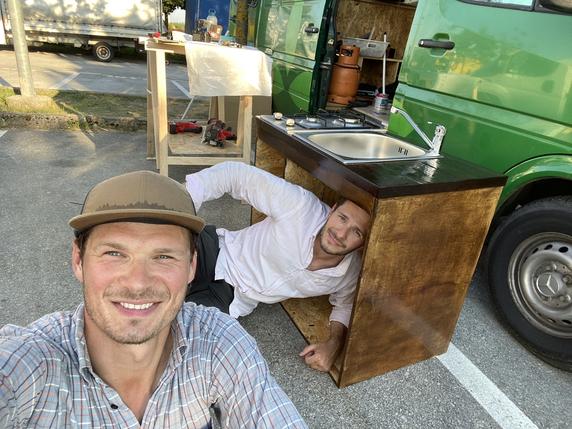 Building cheap DIY camper